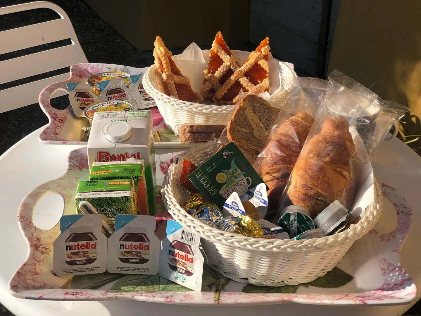 The breakfast basket with croissants