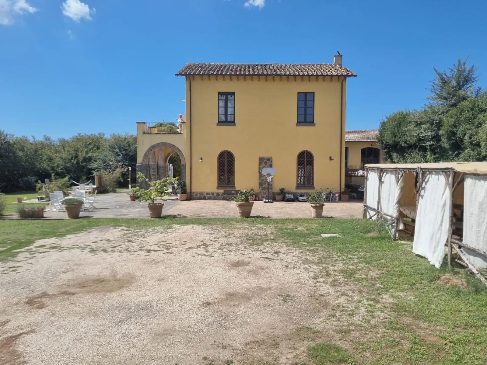 The forecourt in front of the Casale, with room for cars and vans