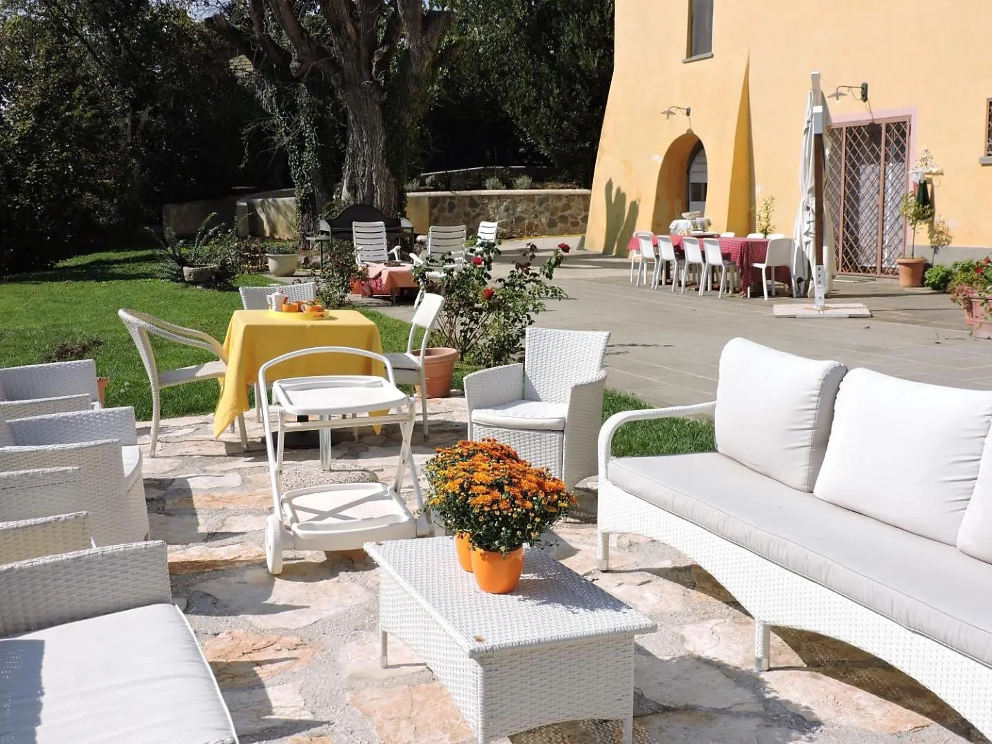The outdoor lounge in the courtyard, with white sofas