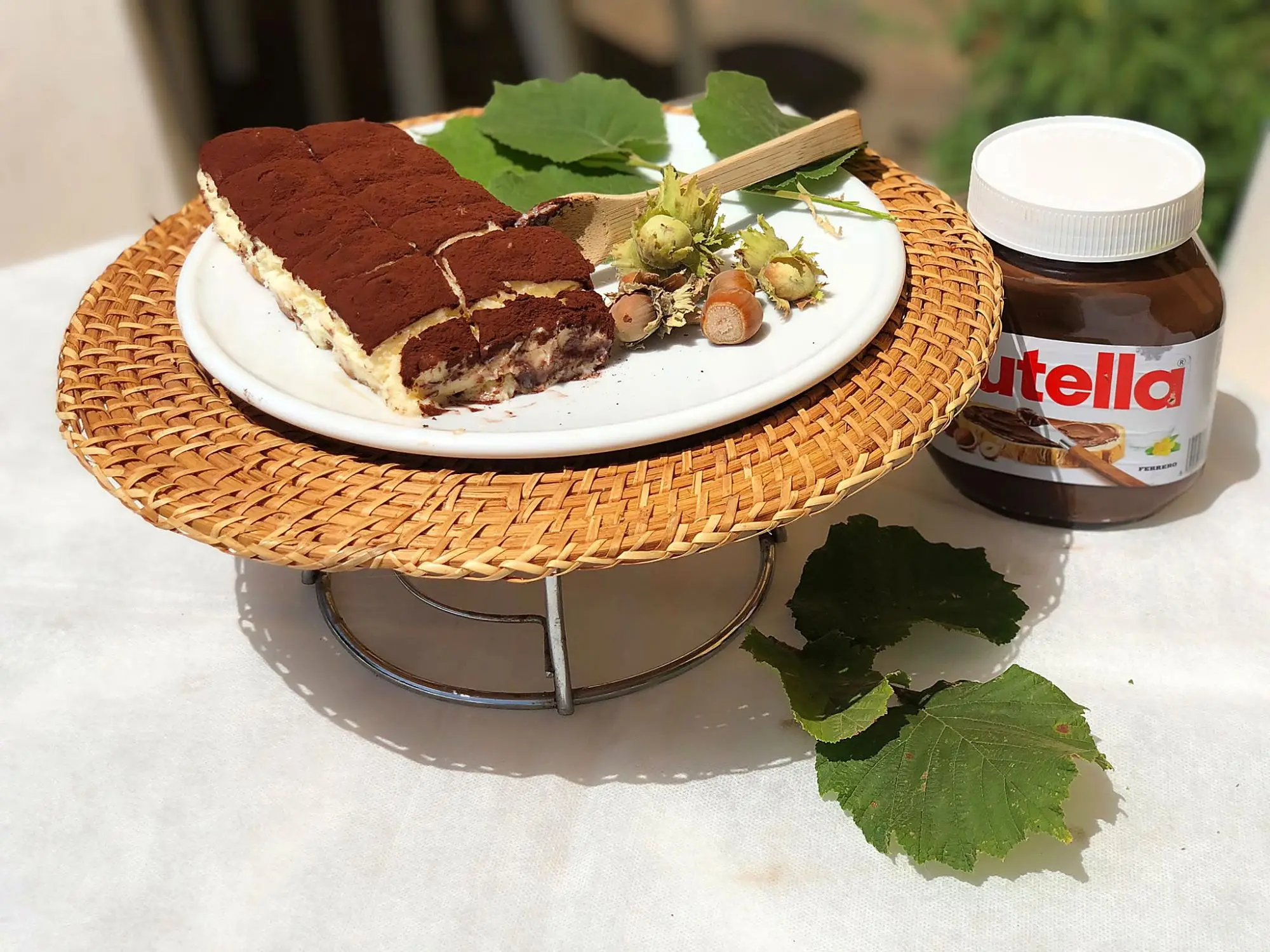 Tiramisù alla Nutella con nocciole fresche