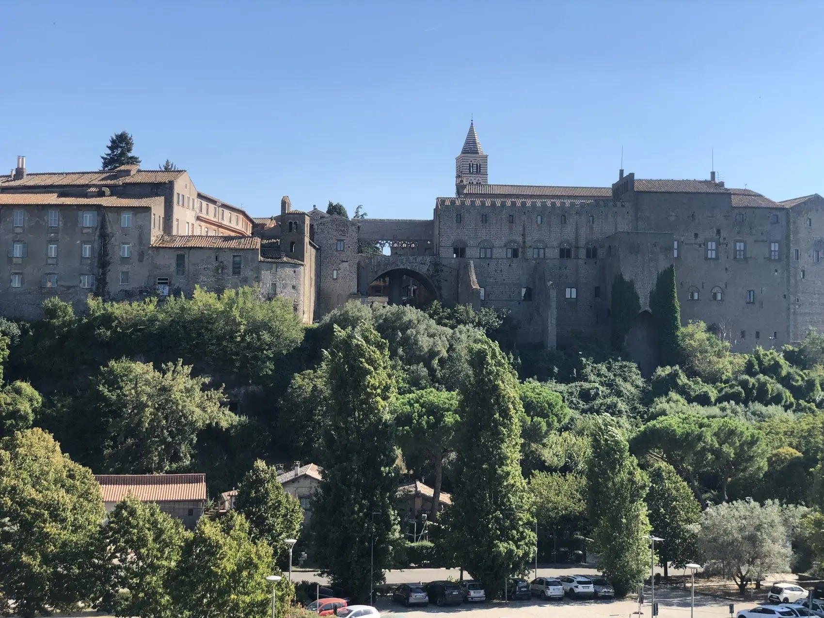 Viterbo: il Palazzo dei Papi e il campanile del Duomo