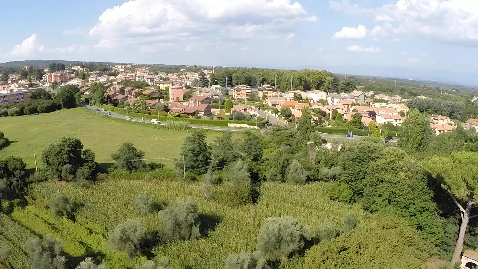 Il borgo di Ronciglione visto dal Casale Fedele, oltre i campi e il noccioleto